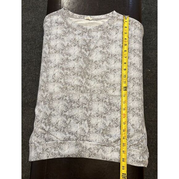 Peach Love Long Sleeve Shirt Womens Sz S Gray Snake Print - Picture 6 of 7